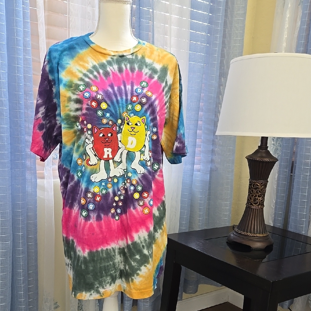 NWT Colorful Tie-Dye Cat Graphic T-Shirt